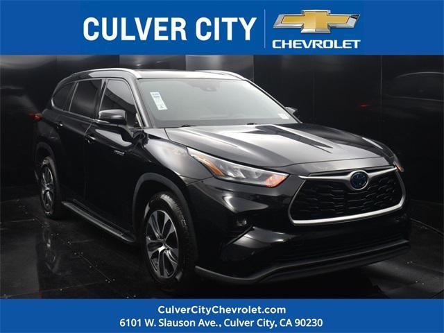 used 2020 Toyota Highlander Hybrid car, priced at $32,152