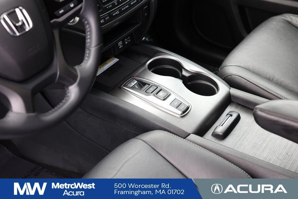 used 2022 Honda Pilot car, priced at $34,288