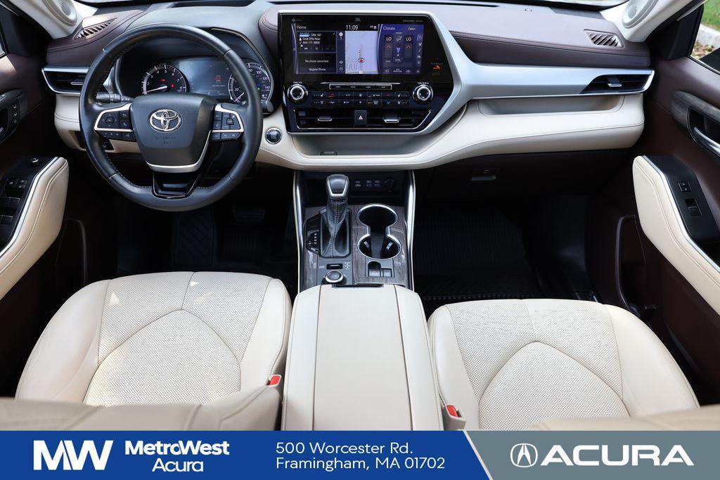 used 2022 Toyota Highlander car, priced at $38,788