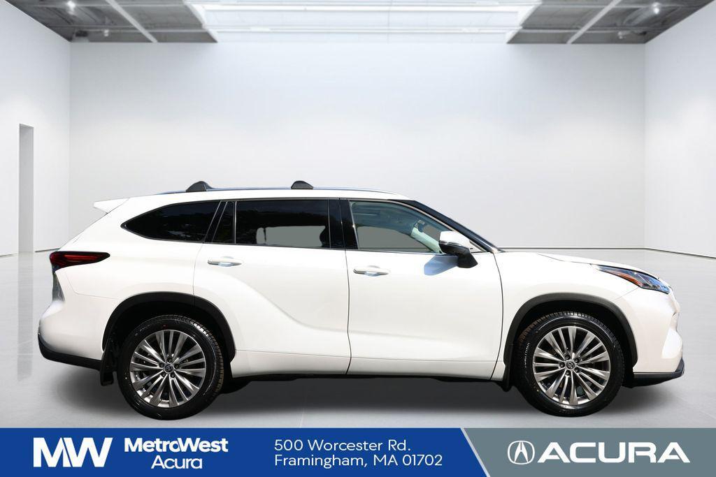 used 2022 Toyota Highlander car, priced at $38,788