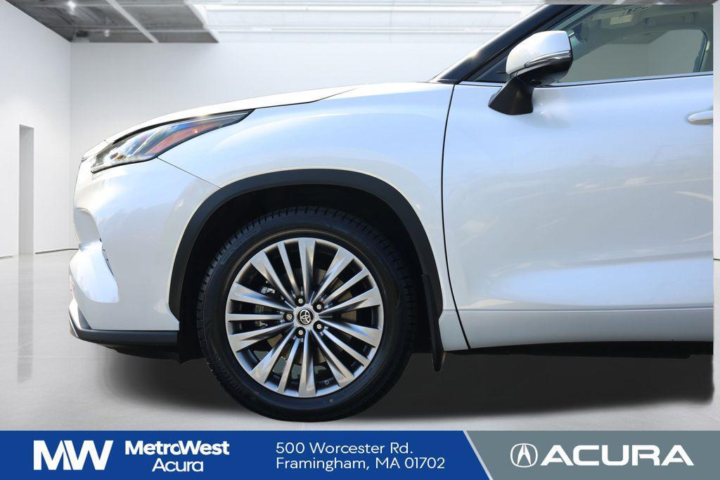 used 2022 Toyota Highlander car, priced at $38,788
