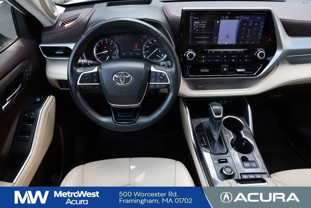 used 2022 Toyota Highlander car, priced at $38,788