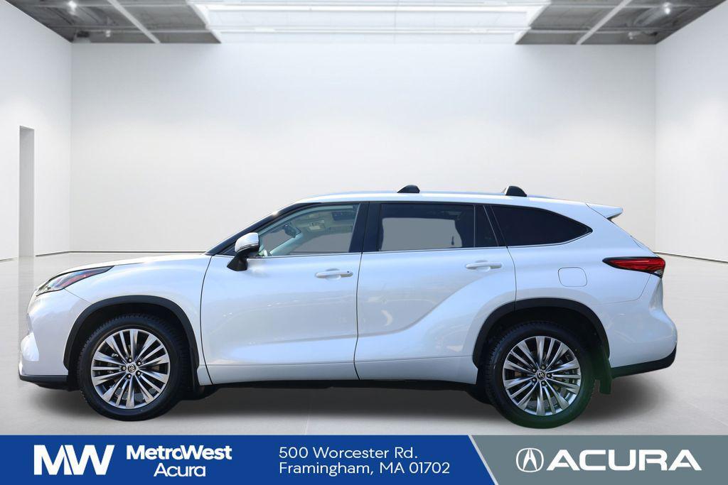 used 2022 Toyota Highlander car, priced at $38,788