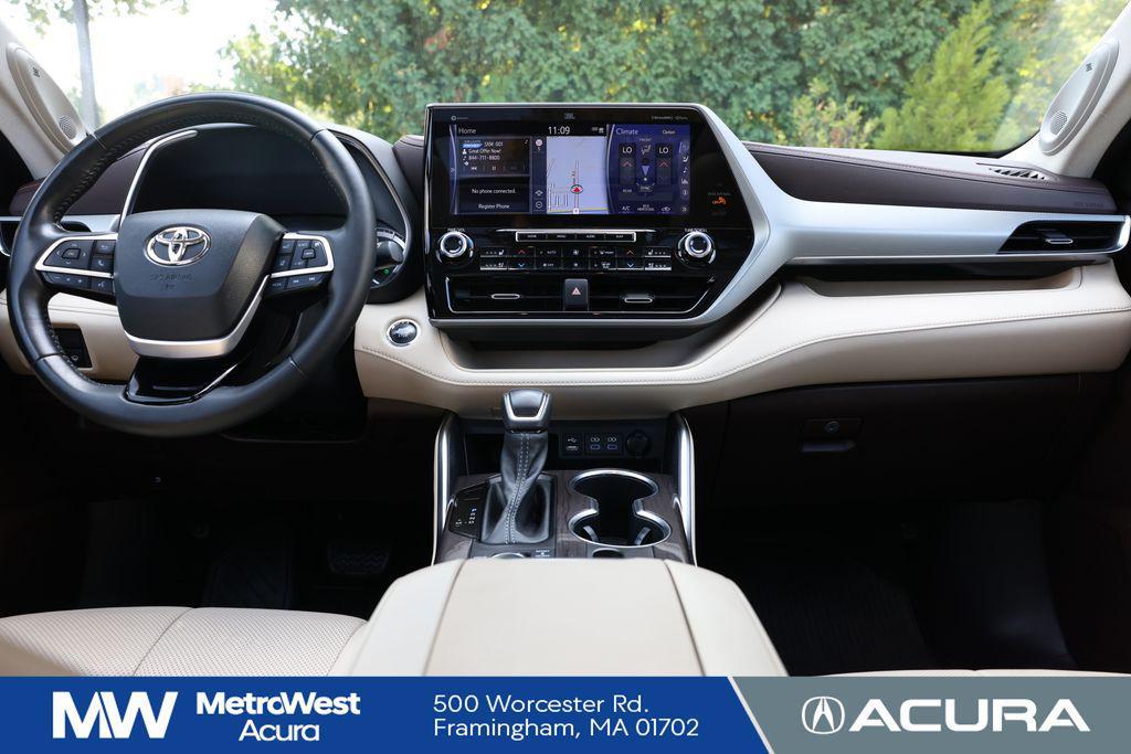 used 2022 Toyota Highlander car, priced at $38,788