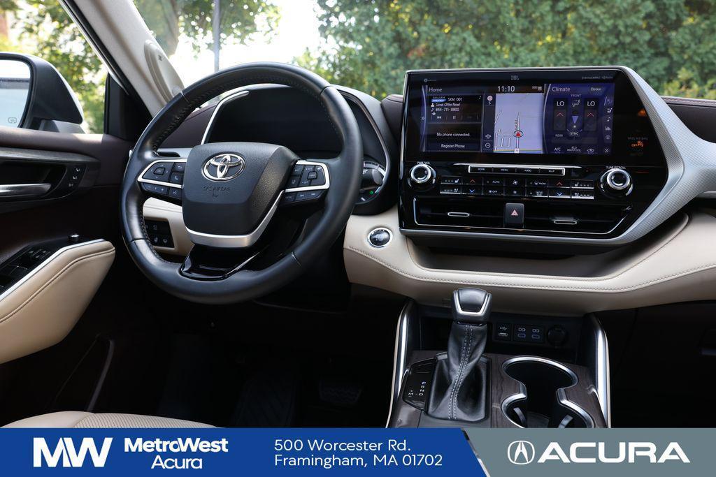 used 2022 Toyota Highlander car, priced at $38,788