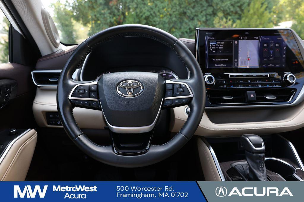 used 2022 Toyota Highlander car, priced at $38,788