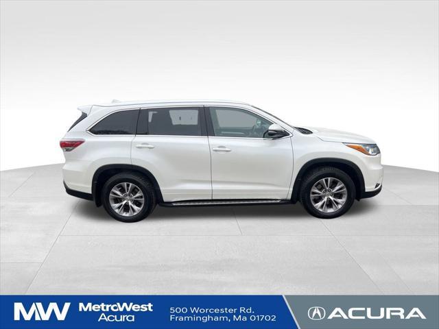 used 2015 Toyota Highlander car, priced at $18,555