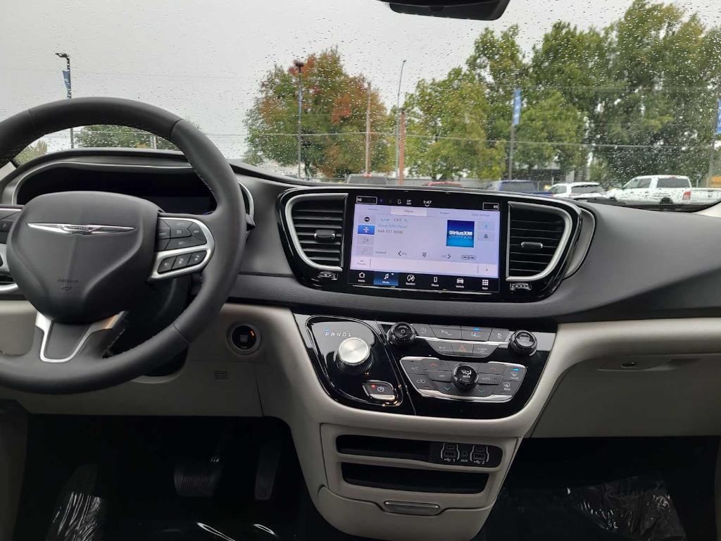used 2024 Chrysler Pacifica car, priced at $31,500