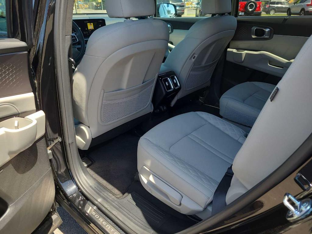 used 2025 Kia Sorento Hybrid car, priced at $46,500