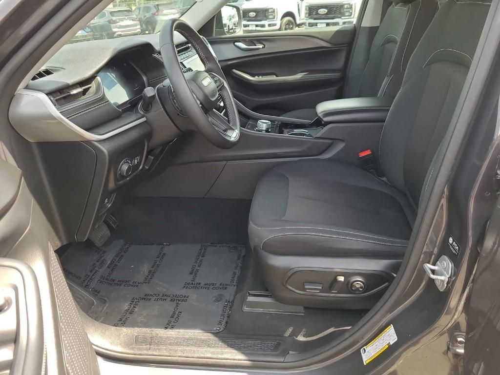 used 2023 Jeep Grand Cherokee car, priced at $28,797