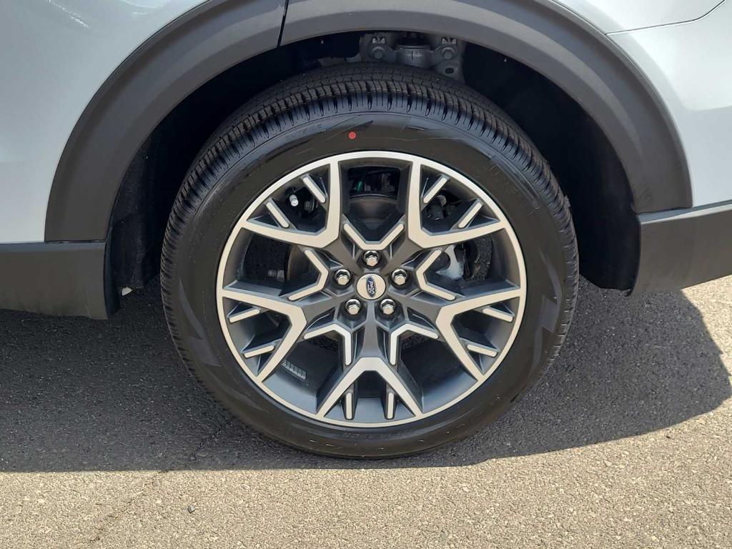 new 2025 Ford Explorer car, priced at $60,986