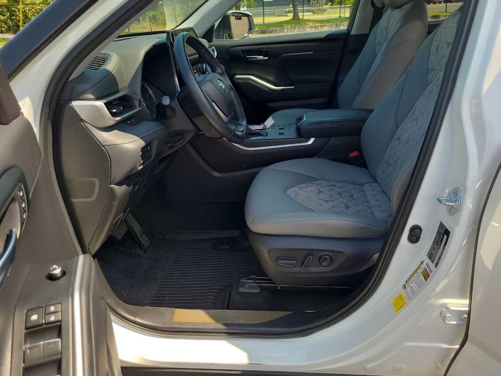 used 2023 Toyota Highlander Hybrid car, priced at $45,600