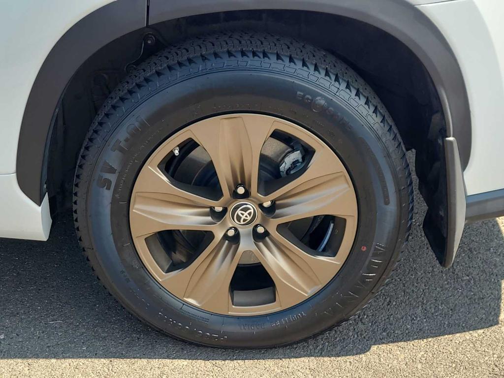 used 2023 Toyota Highlander Hybrid car, priced at $45,600