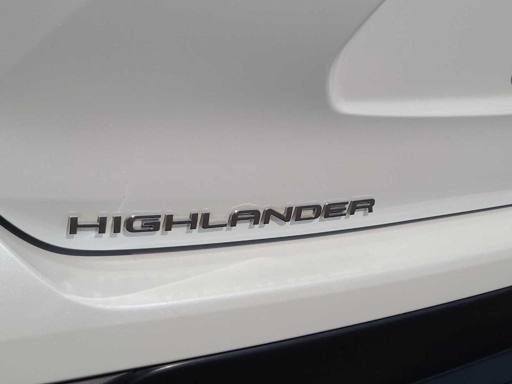used 2023 Toyota Highlander Hybrid car, priced at $45,600