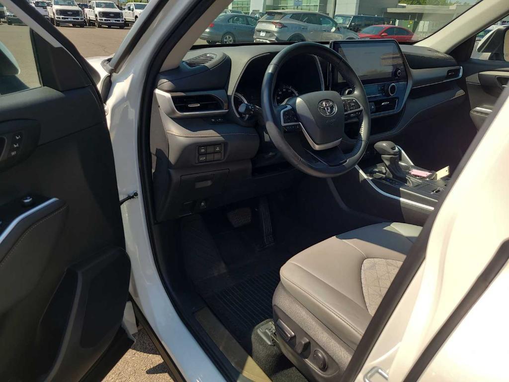 used 2023 Toyota Highlander Hybrid car, priced at $45,600