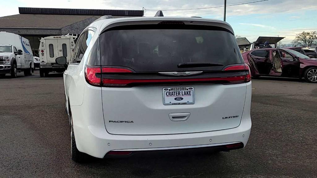 used 2023 Chrysler Pacifica car, priced at $27,492