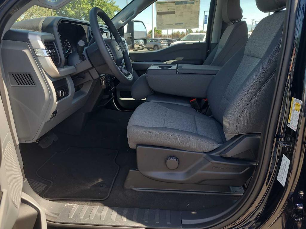 new 2025 Ford F-250 car, priced at $70,290