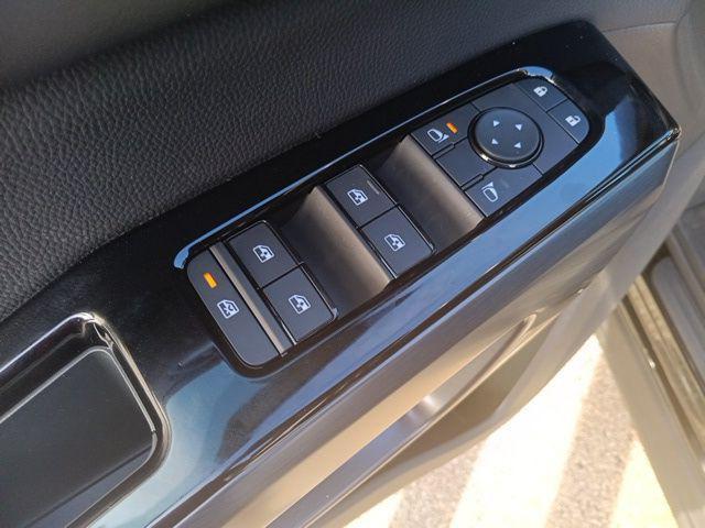 new 2025 Nissan Pathfinder car, priced at $37,951