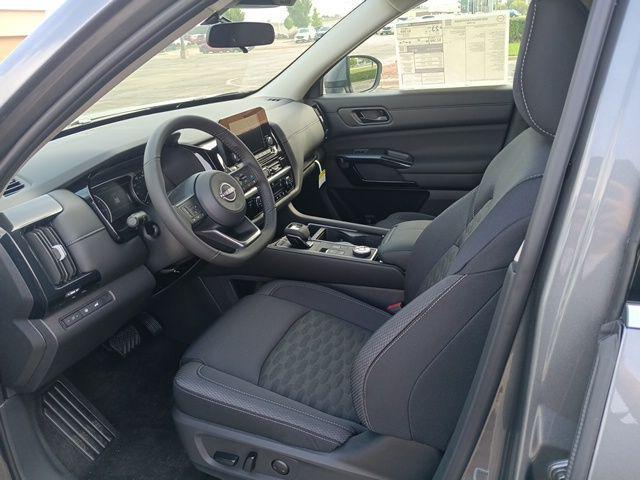 new 2025 Nissan Pathfinder car, priced at $35,174