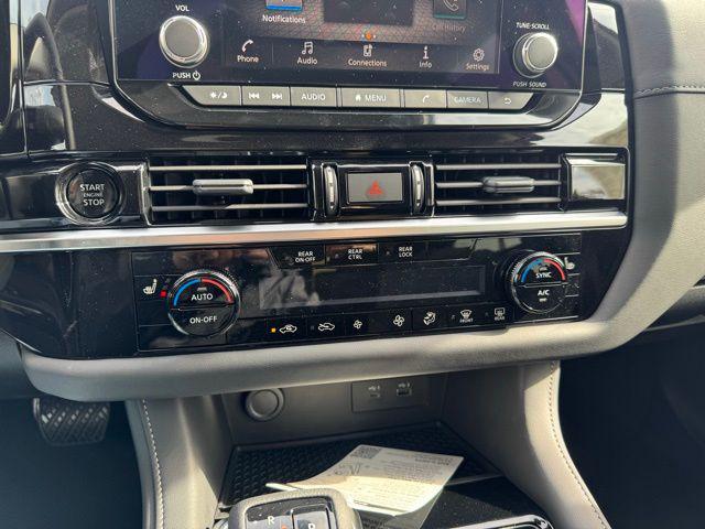 new 2025 Nissan Pathfinder car, priced at $34,580