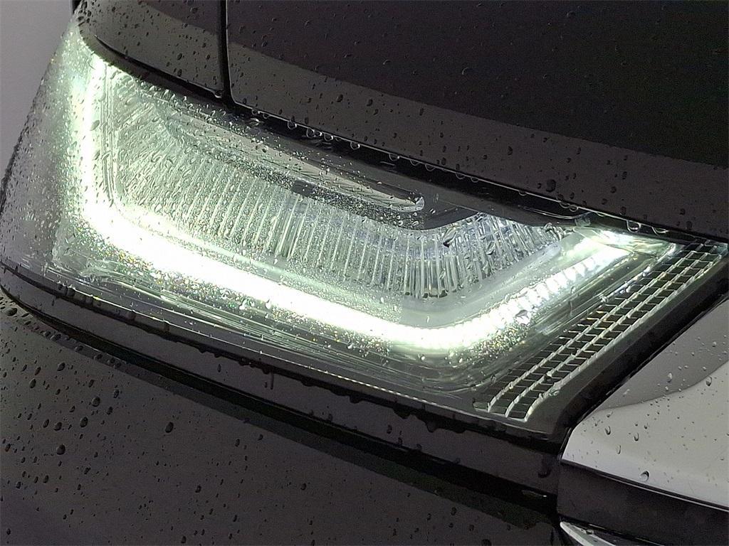used 2022 Chevrolet Traverse car, priced at $28,600