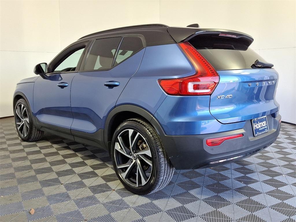 used 2021 Volvo XC40 car, priced at $22,400