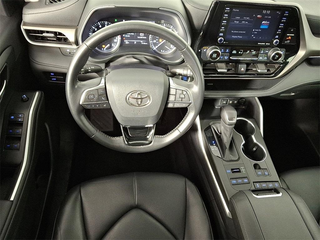 used 2020 Toyota Highlander car, priced at $28,572