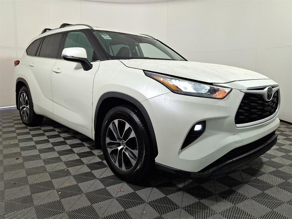 used 2020 Toyota Highlander car, priced at $28,572