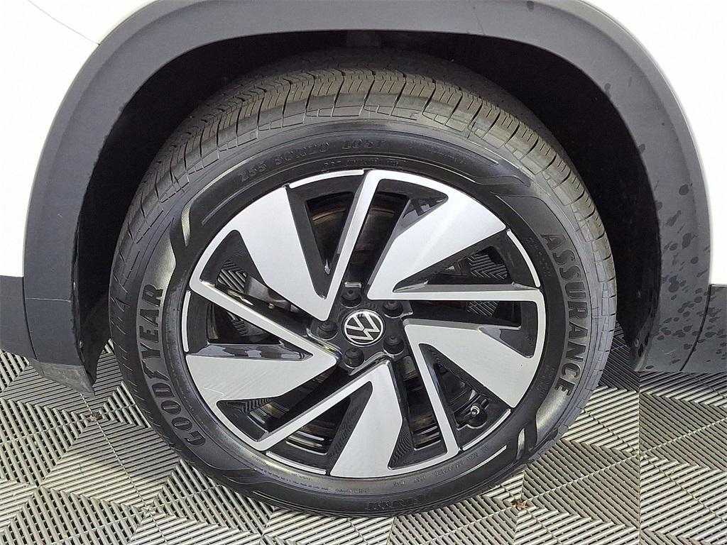 used 2024 Volkswagen Atlas car, priced at $32,900