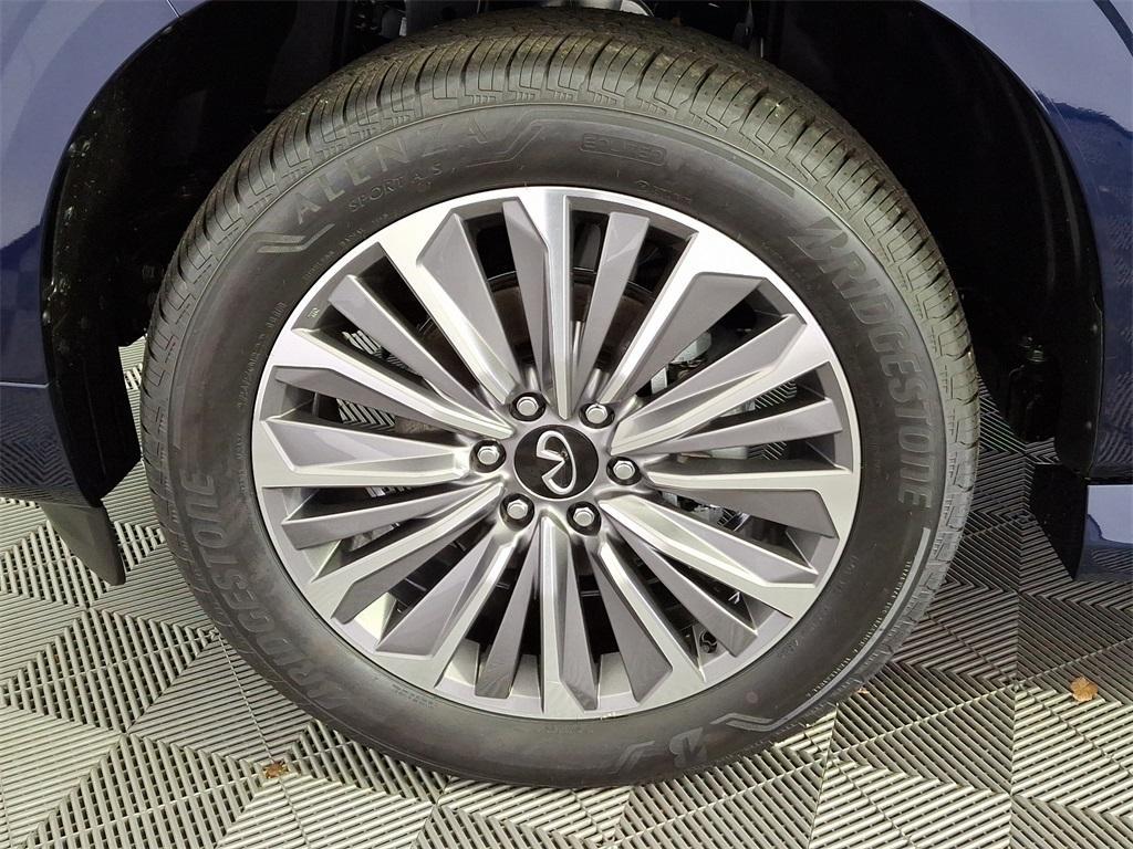 new 2025 INFINITI QX80 car, priced at $102,640