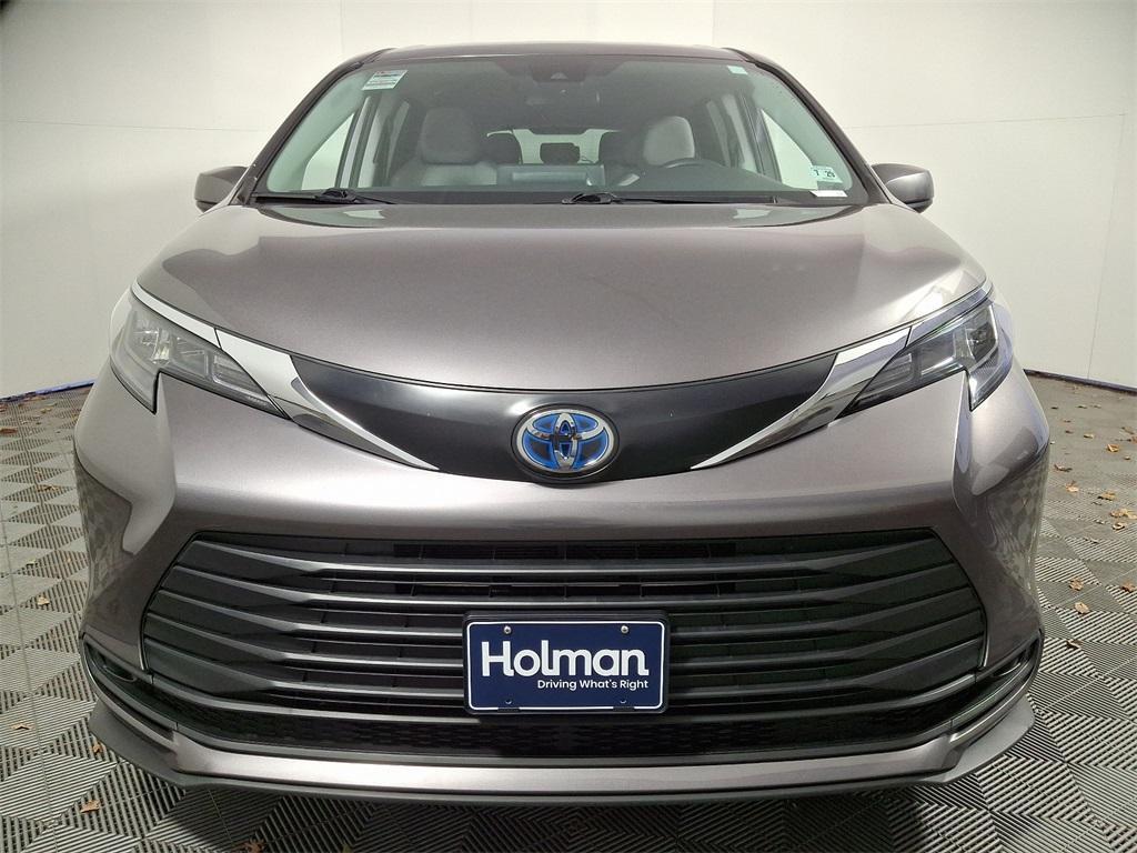 used 2024 Toyota Sienna car, priced at $39,999