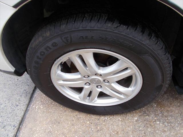 used 2012 Hyundai Santa Fe car, priced at $5,995