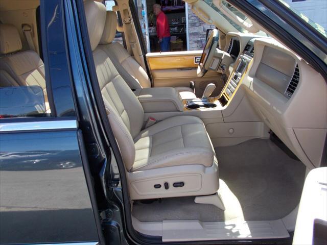 used 2009 Lincoln Navigator car, priced at $5,995