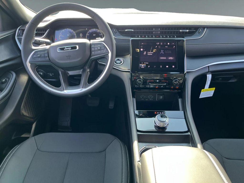 new 2025 Jeep Grand Cherokee car, priced at $42,375