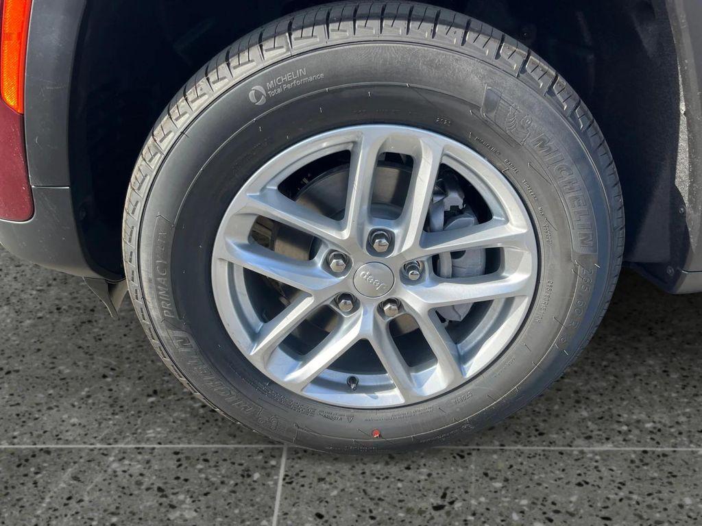 new 2025 Jeep Grand Cherokee car, priced at $42,375