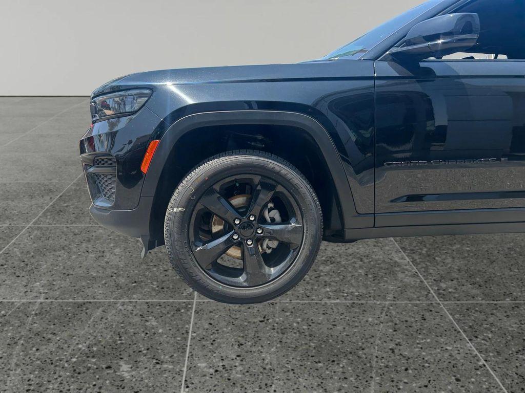 new 2025 Jeep Grand Cherokee car, priced at $45,875