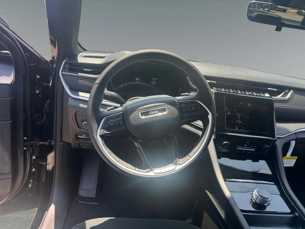 new 2025 Jeep Grand Cherokee car, priced at $45,875