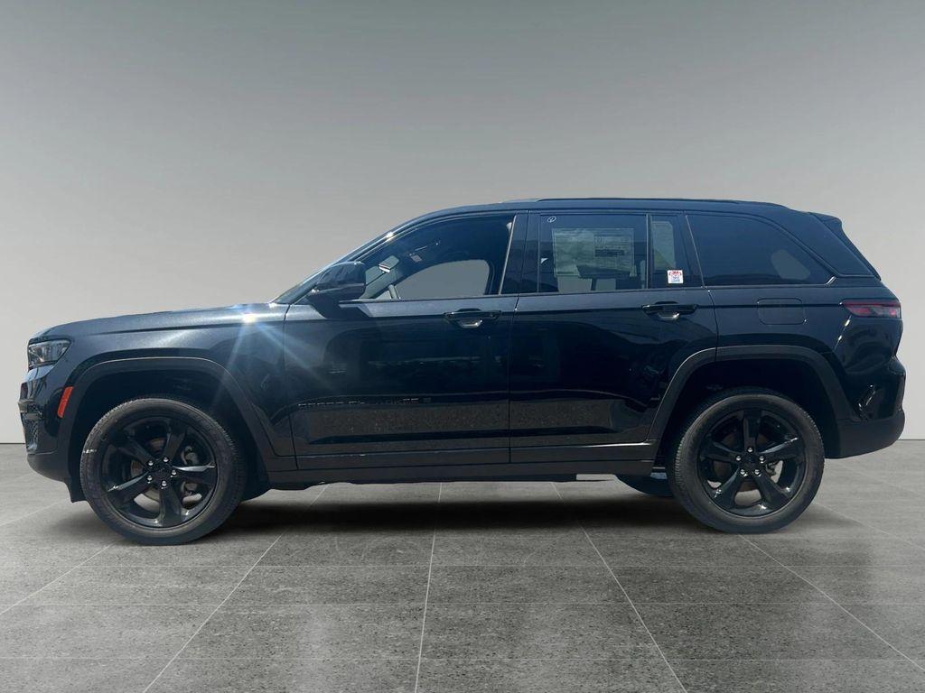 new 2025 Jeep Grand Cherokee car, priced at $45,875