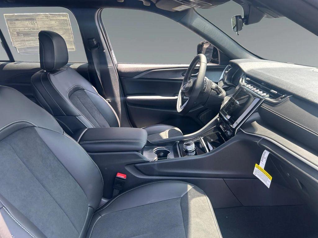 new 2025 Jeep Grand Cherokee car, priced at $45,875