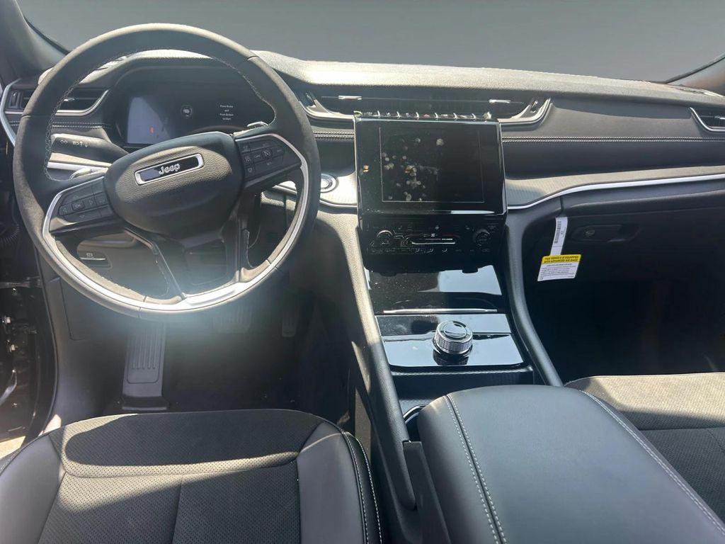 new 2025 Jeep Grand Cherokee car, priced at $45,875