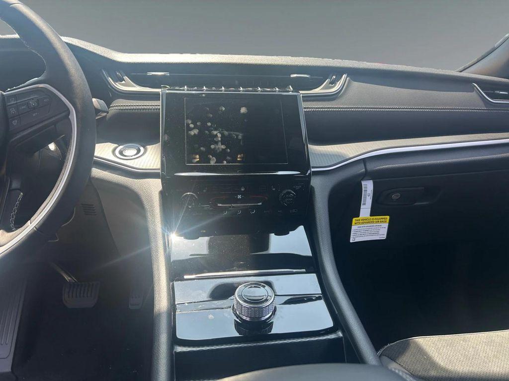 new 2025 Jeep Grand Cherokee car, priced at $45,875