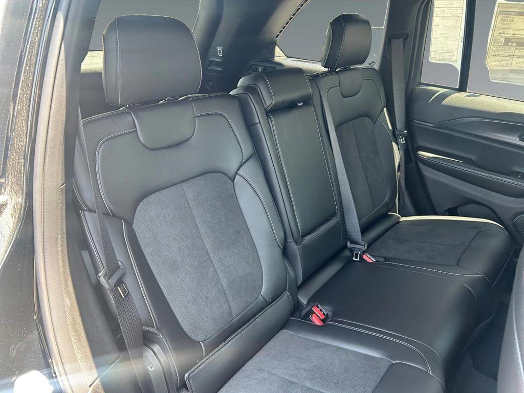 new 2025 Jeep Grand Cherokee car, priced at $45,875