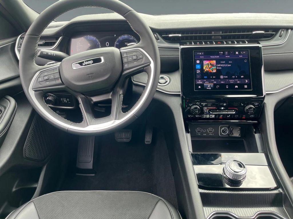 new 2025 Jeep Grand Cherokee car, priced at $46,730