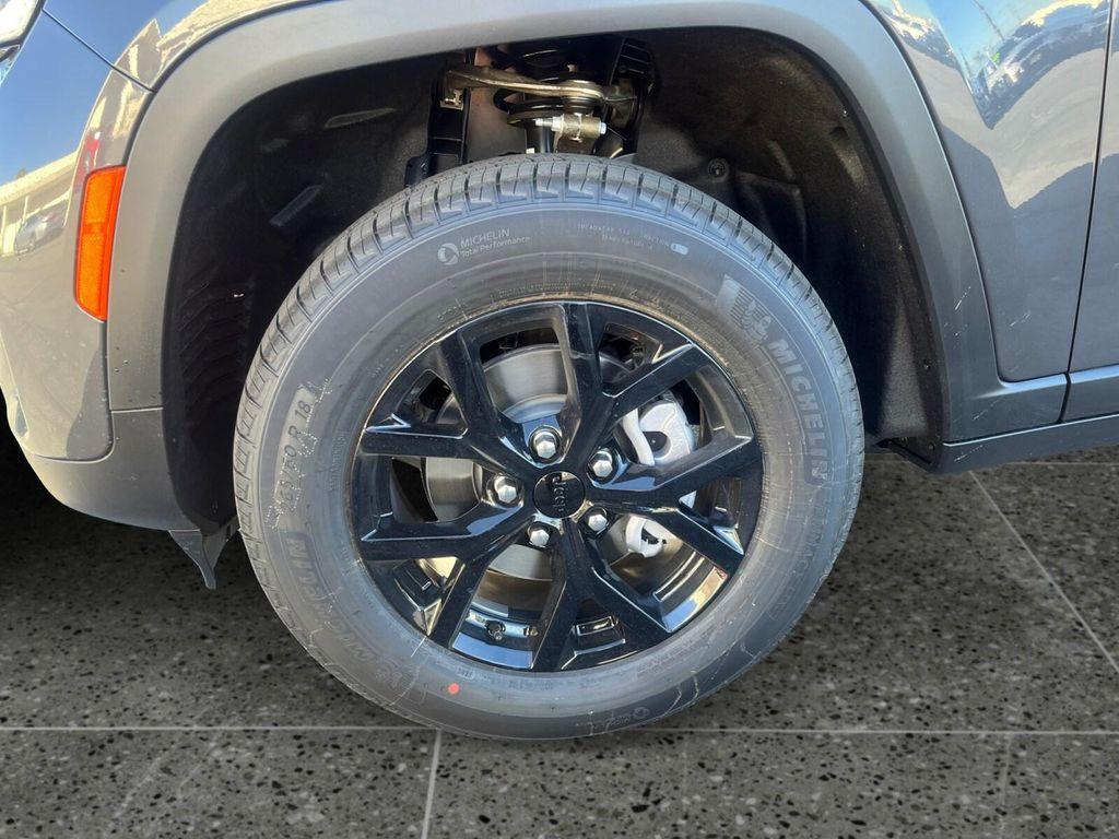 new 2025 Jeep Grand Cherokee car, priced at $44,230