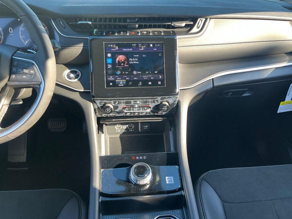 new 2025 Jeep Grand Cherokee car, priced at $44,230