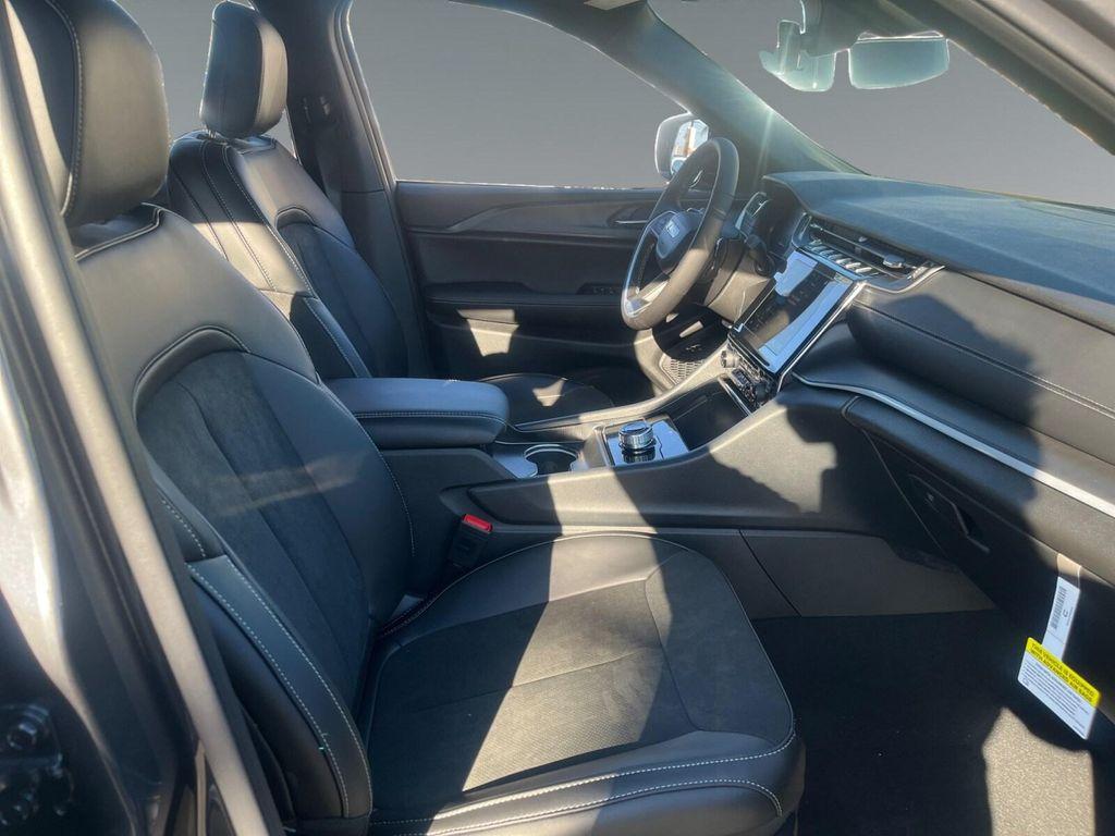 new 2025 Jeep Grand Cherokee car, priced at $44,230