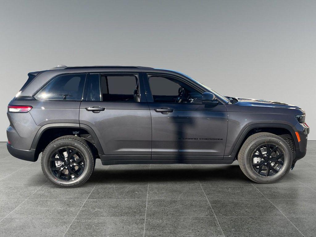 new 2025 Jeep Grand Cherokee car, priced at $44,230