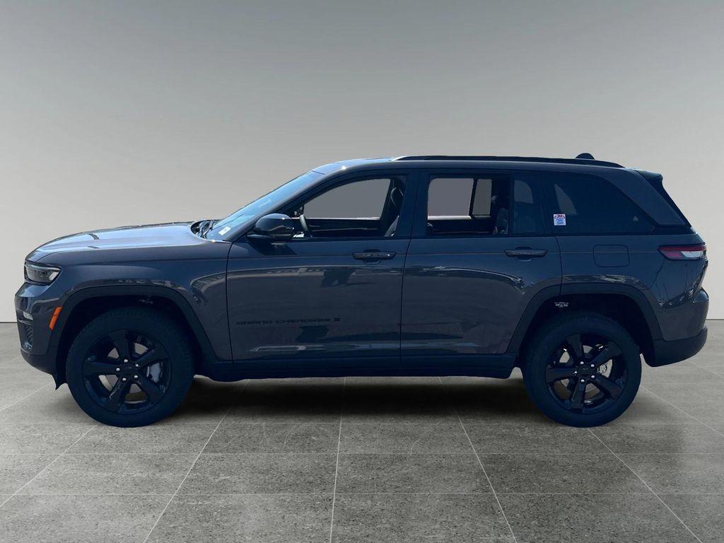 new 2025 Jeep Grand Cherokee car, priced at $50,220
