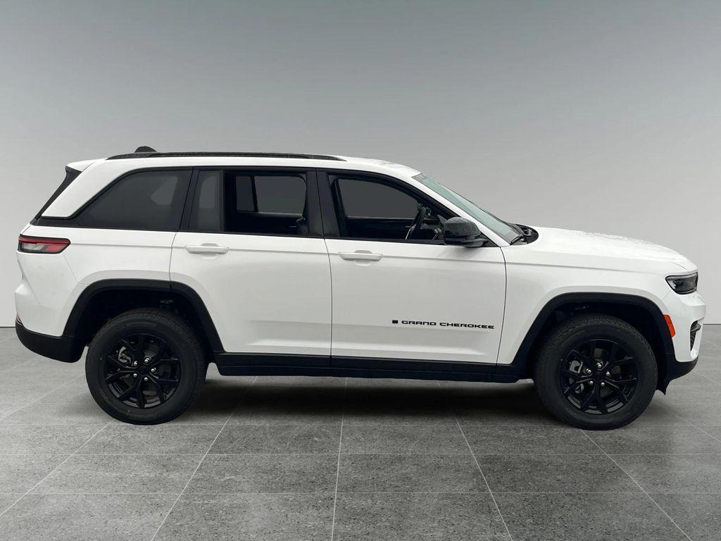 new 2025 Jeep Grand Cherokee car, priced at $43,435