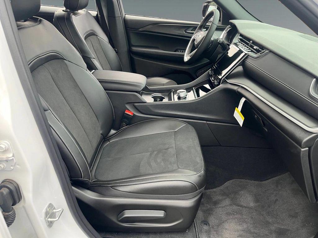 new 2025 Jeep Grand Cherokee car, priced at $43,435